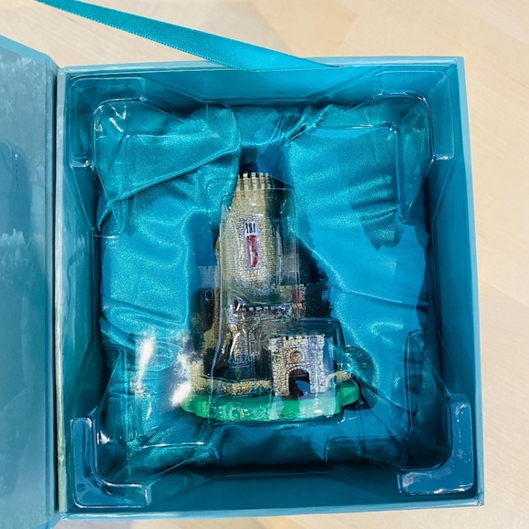 Disney Store Castle Collection Ornament - Brave, Merida's Castle - Picture 2 of 2